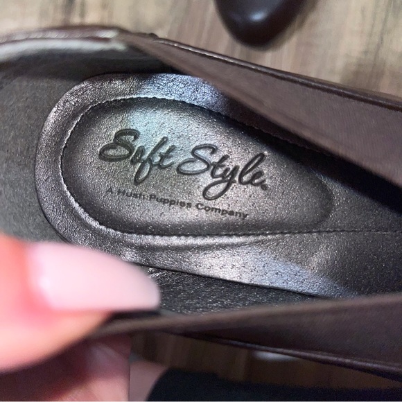 Soft Style Heels - Picture 7 of 8